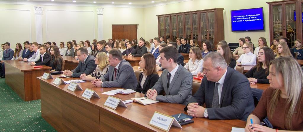 Руководители региональной прокуратуры и УМВД встретились со студенческим активом университета