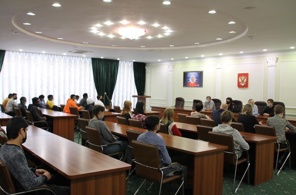 Встреча с иностранными студентами по вопросам миграционного законодательства