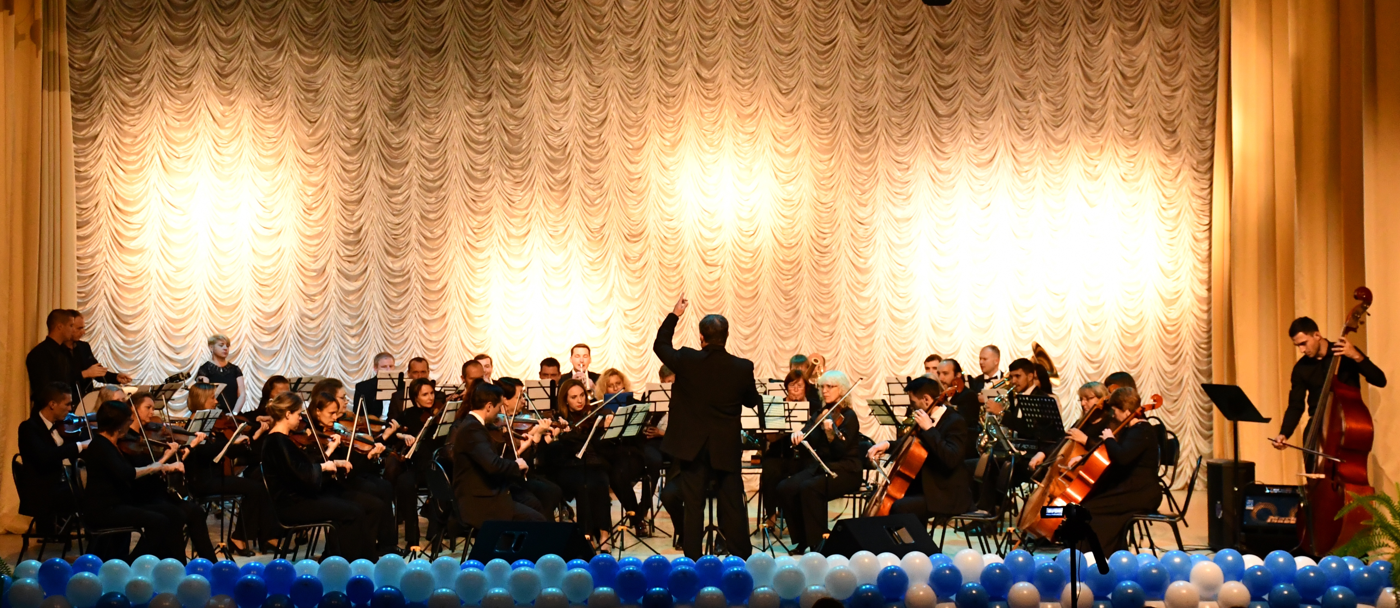 Выступление губернаторского симфонического оркестра